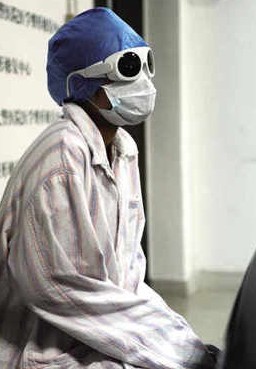 毕业季90后为隆胸打工攒钱四处借款