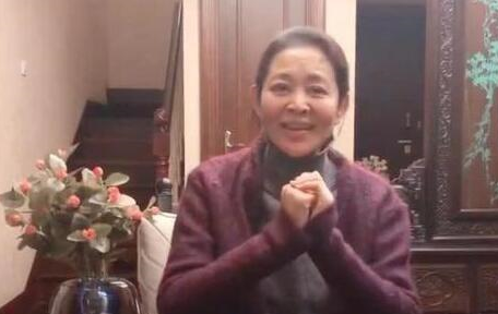 60岁倪萍“暴瘦”被质疑整容，她为什么老得这么快？