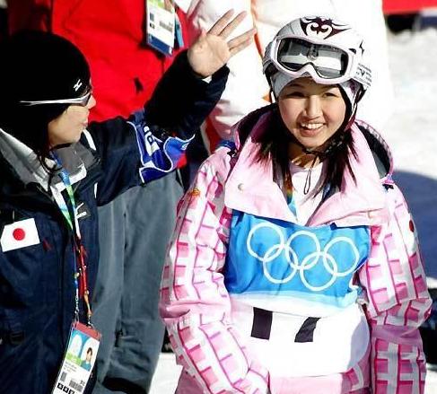 天才滑雪少女14岁称霸日本 意外失利后不堪重负竟整形下海当演员
