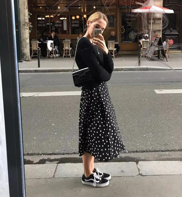 这个春夏穿好波点服饰，让你时尚快人一步